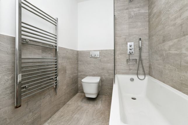 Flat for sale in Hubert Road, Brentwood, Essex