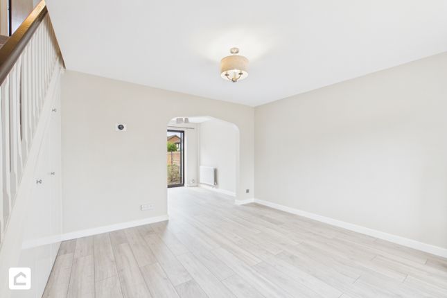 2, Keats Avenue, Redhill photo 2