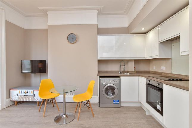 Kitchen/ Lounge