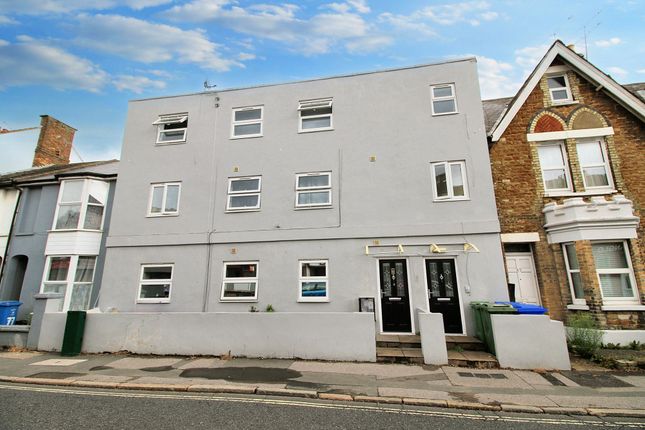 Flat for sale in Grosvenor Road, Hampshire