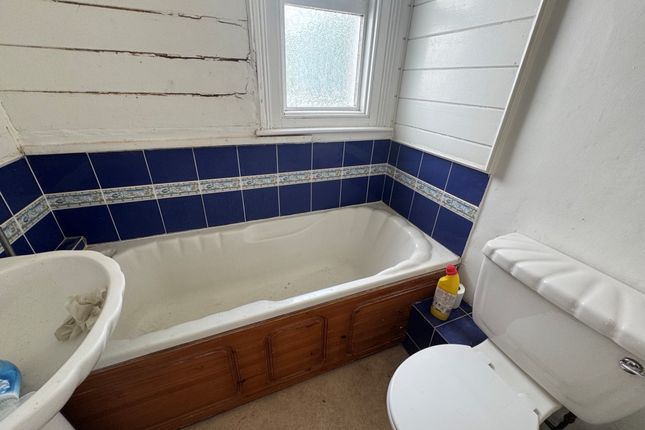 First Floor Flat, 17A Cherry Tree Avenue, Dover photo 5