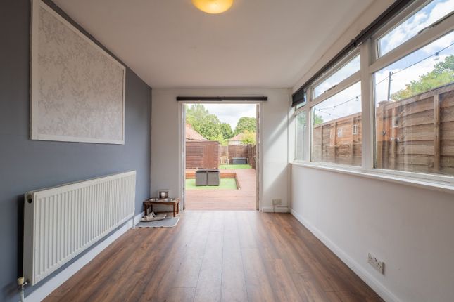 5, St. Benets Grove, Carshalton photo 2