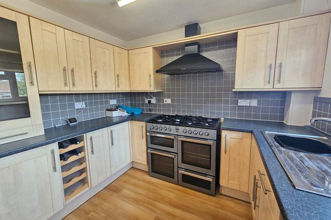 8, Jubilee Close, Northampton photo 5