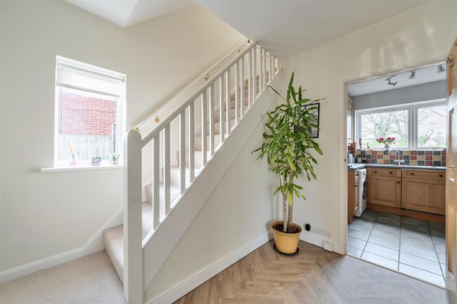 63, Nightingale Crescent, West Horsley photo 2