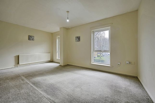 47, Elphaborough Close, Hebden Bridge photo 3
