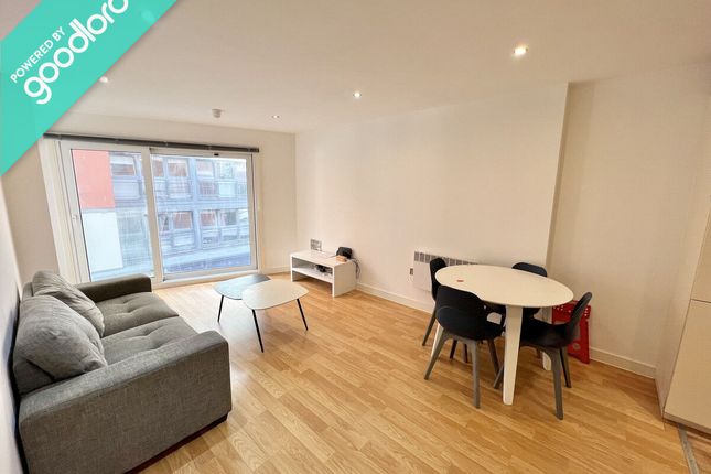 Flat to rent in Rusholme Place, Manchester