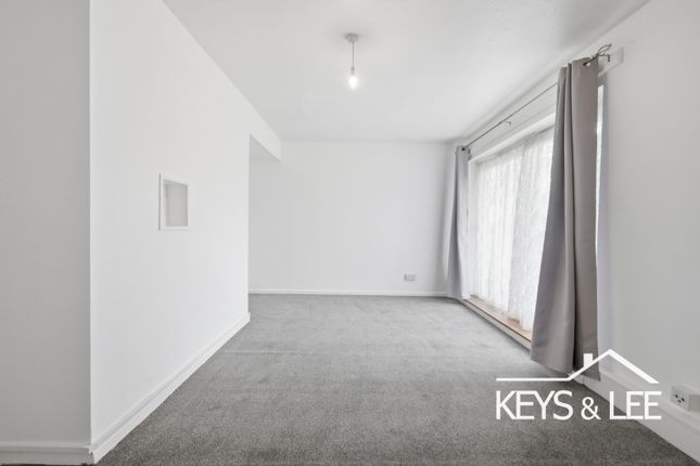 213 Hillrise Road, Romford, Greater London photo 3