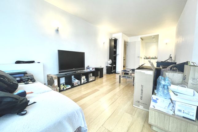 701 Cardinal, London photo 5