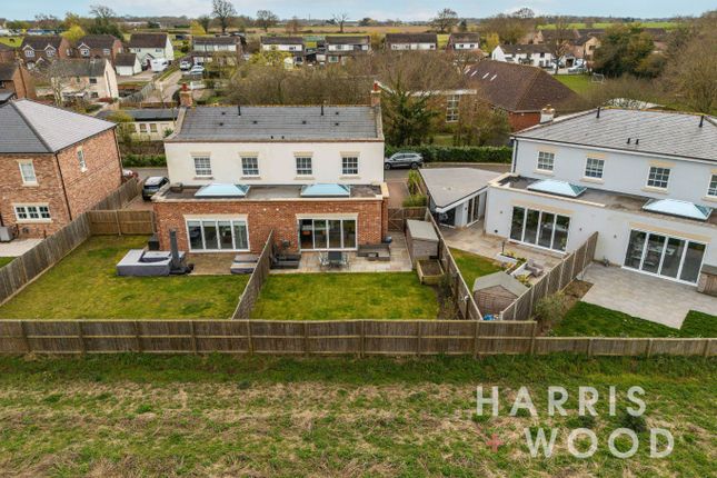 5 Hunters Court, Wix, Essex photo 4
