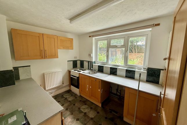 9 Maple Avenue, Gillingham photo 3