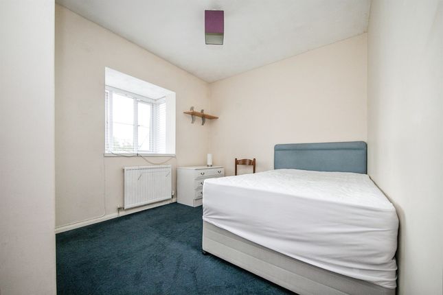 Flat for sale in Victoria Chase, Colchester