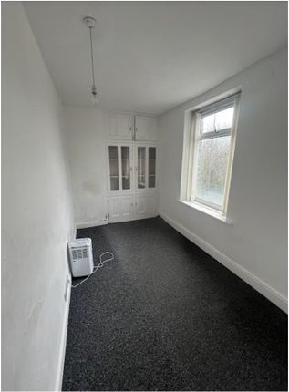 Terraced house to rent in Lowergate, Paddock, Huddersfield