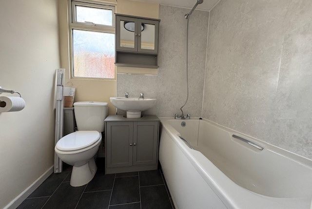 13, Sutton-in-Ashfield photo 4