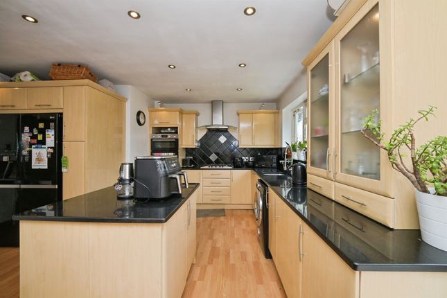 5, Hyde Mead, Waltham Abbey photo 2