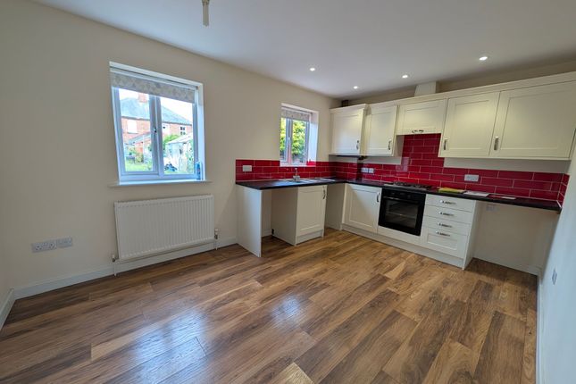 2 Neave Place, Leiston photo 3
