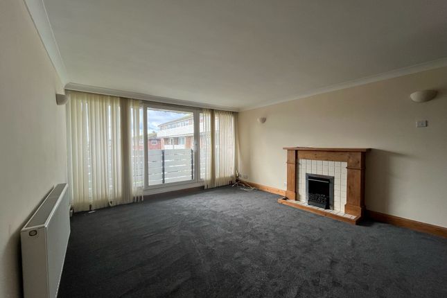105 Walderton House,, Wendover Road, Havant photo 2