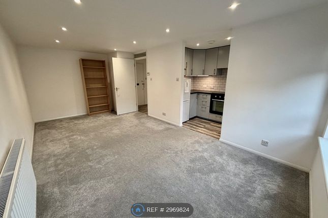 Rex Court, Haslemere photo 4