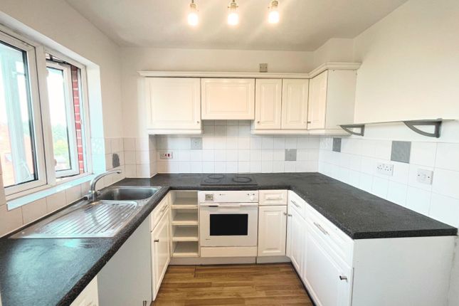 41, Brimfield Road, Purfleet photo 2