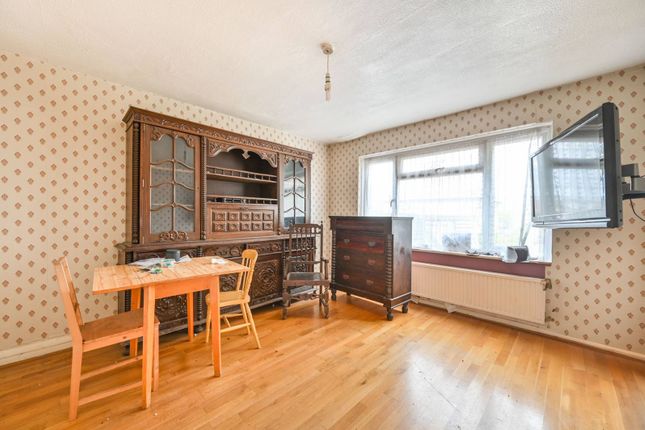 Thumbnail Terraced house for sale in Crest Road, Gladstone Park, London