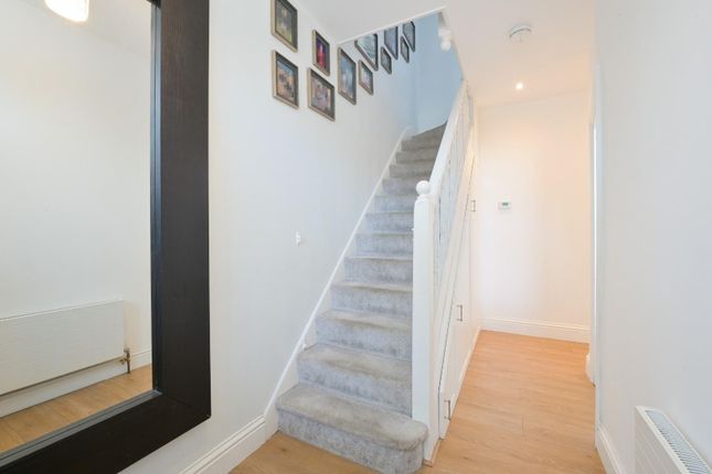 36, Stoneleigh Avenue, Worcester Park photo 4