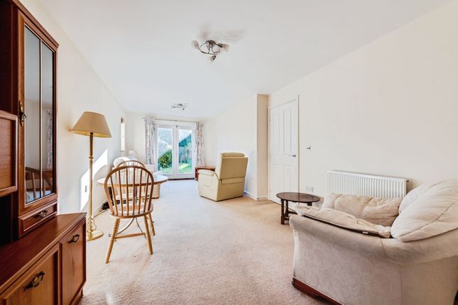 Flat 4, Clinch Court, Moorland Close, Witney photo 4