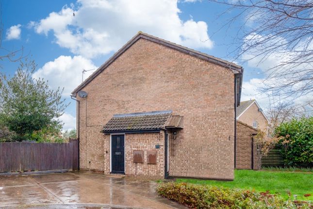 Semi-detached house for sale in Meadow Way, Yarnton, Kidlington