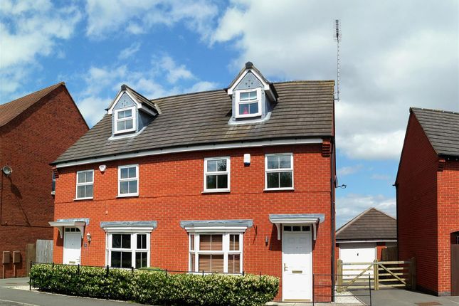 Town house for sale in Blueberry Way, Woodville, Swadlincote