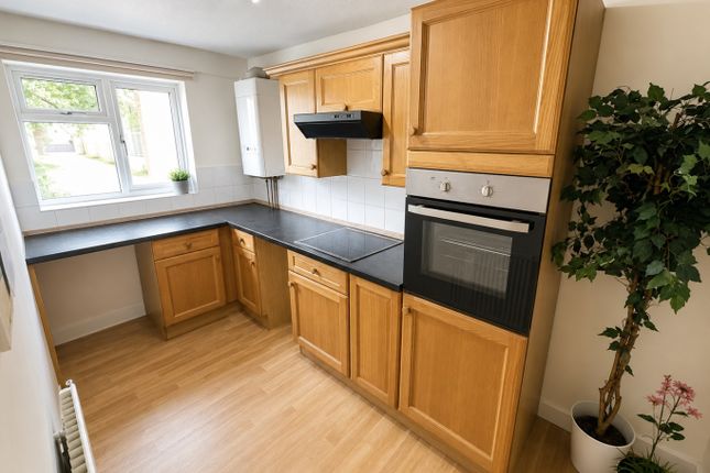 51, Spear Close, Luton photo 3