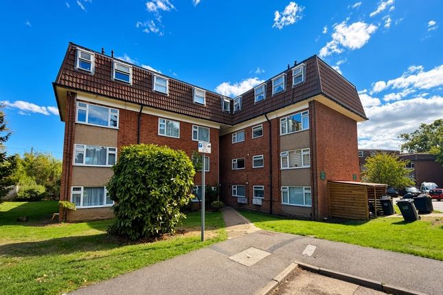 2-bed flat on 30, Lambs Close, Potters Bar, £145,000