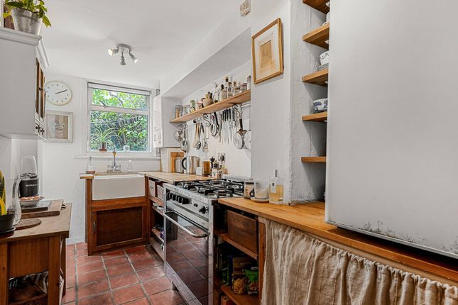 Flat A, 102, Barons Court Road, London photo 3