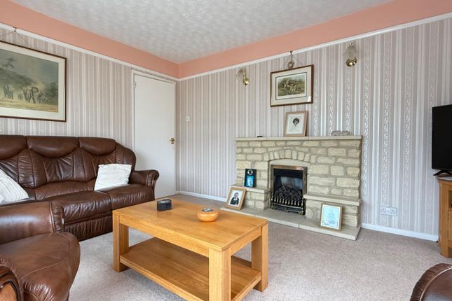 3, Lewiston Close, Stroud photo 2