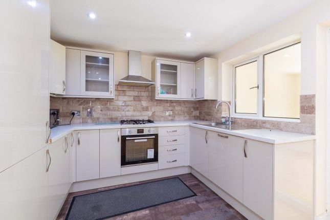 35, Windrush Avenue, Langley photo 2