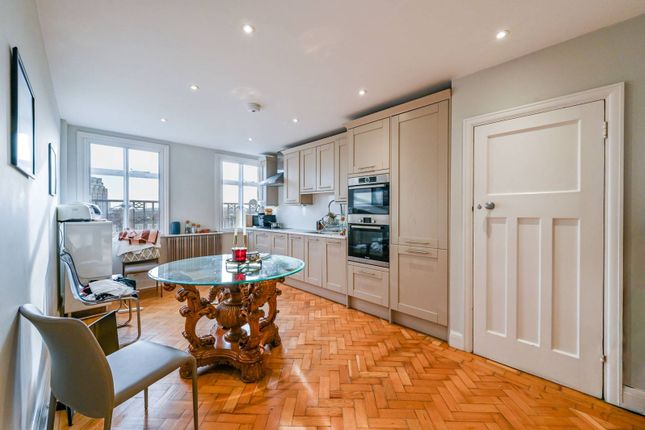 3-bed flat on Chiltern Court, Baker Street, £1,400,000
