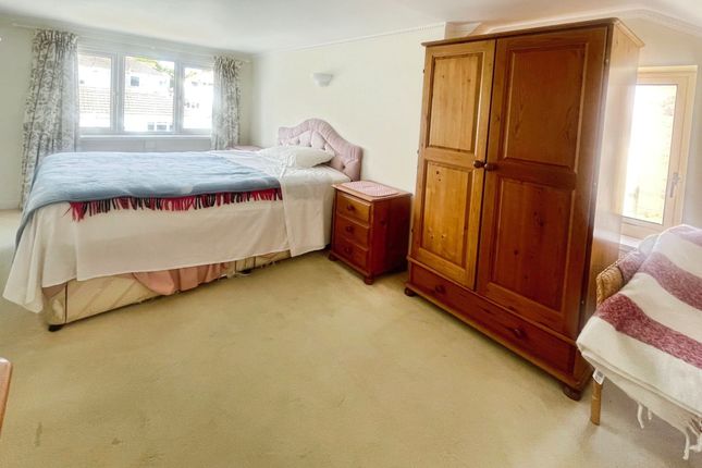 1 Greenfields Avenue, Bridgend photo 5