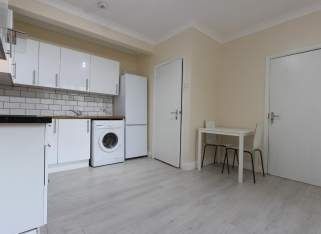 1376, High Road, London photo 4
