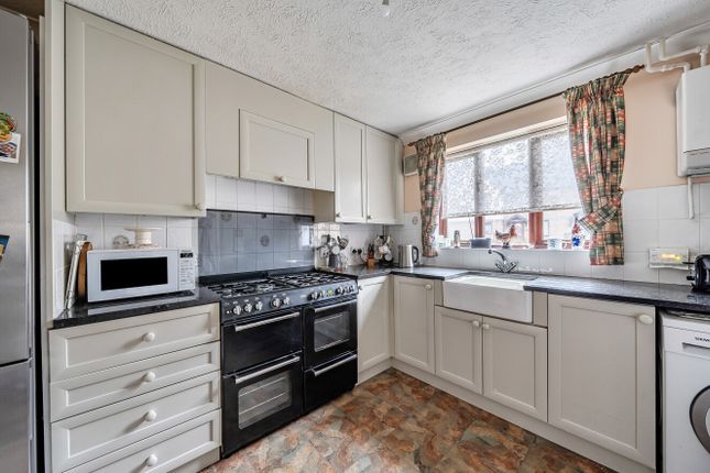 32, Martinsyde, Surrey photo 2