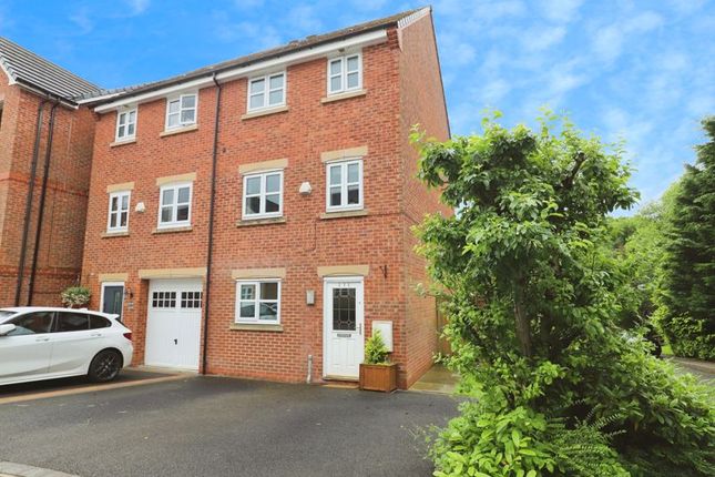 Thumbnail Town house to rent in Kingsbury Close, Bury