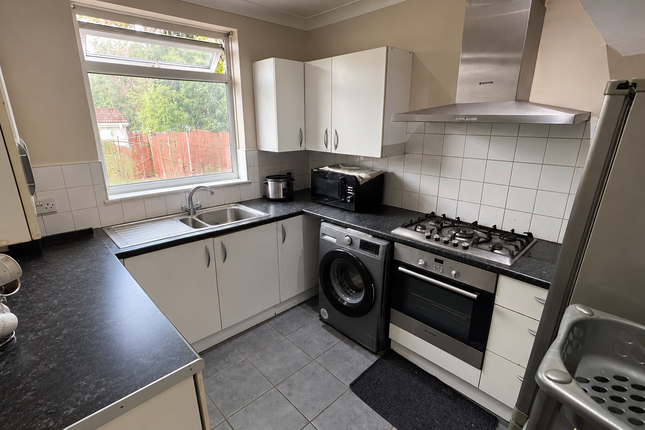 Elmstead Avenue, Wembley photo 4