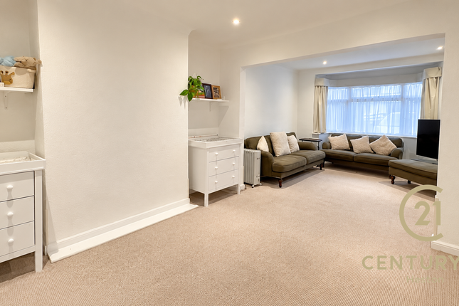 Harvey Road, UXBRIDGE photo 5