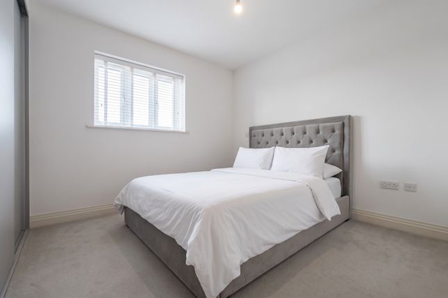Hazylwood, Wokingham photo 4
