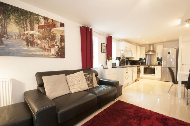 28, Chadwick Road, Slough photo 3