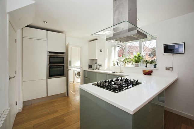 1, Barons Court, Caldicot photo 3