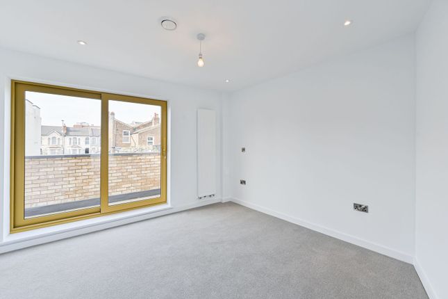 Carpenters Mews, Wandsworth photo 4