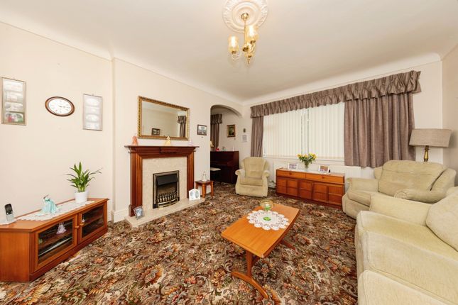 15, Courtlands Park, Carmarthenshire photo 3
