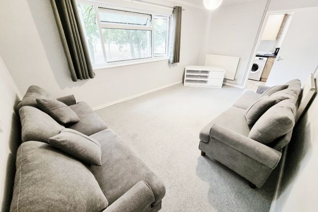 31, STEVENAGE photo 2