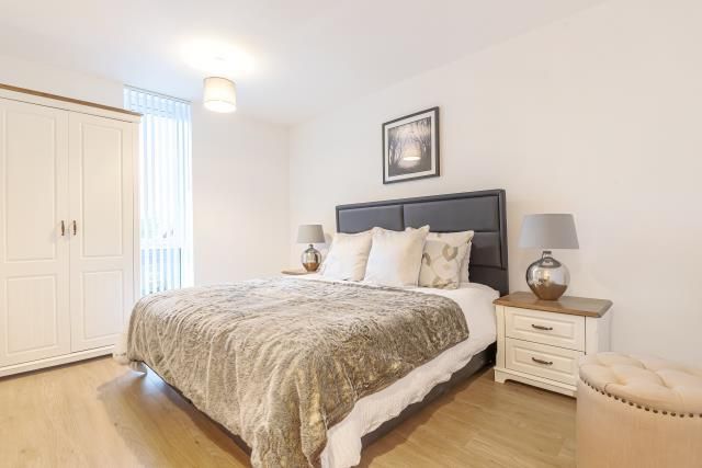 Flat to rent in Royal Winchester House, Bracknell