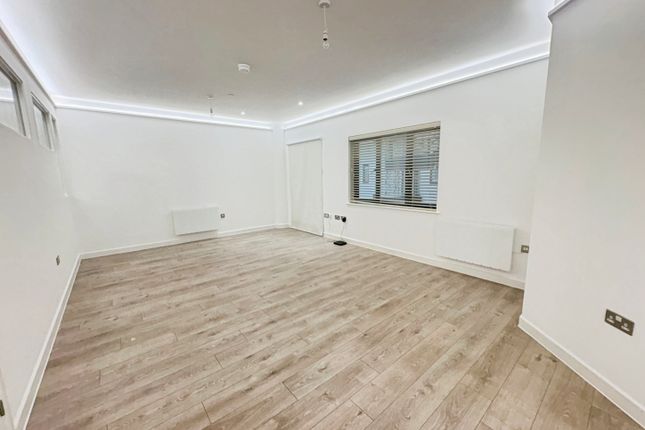51 Edinburgh House, Edinburgh Gate, HARLOW photo 3