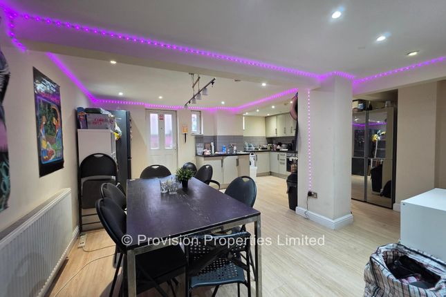 11, Brudenell Avenue, Hyde Park photo 3