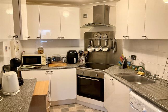 33, Kingsford Court, Coombe Valley Road, Dover photo 2