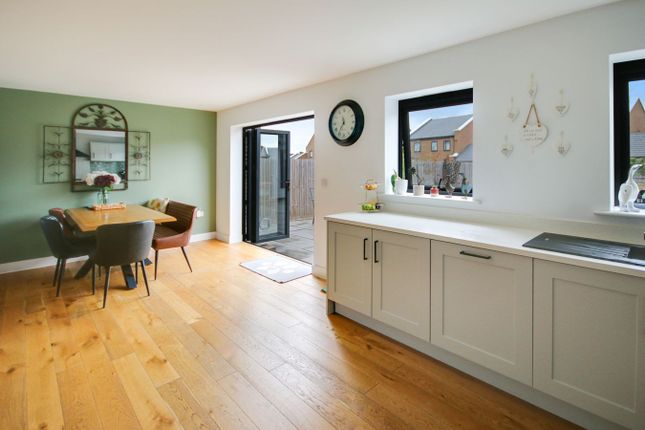 46, Wychwood Place, Crawley photo 4